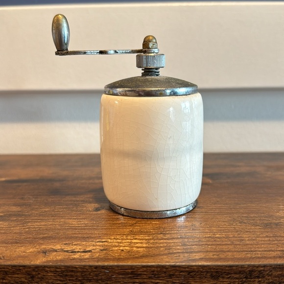 Metlox PoppyTrail Vernon Kilns California Pottery KAY-DEE Rooster Pepper Mill - Picture 2 of 6